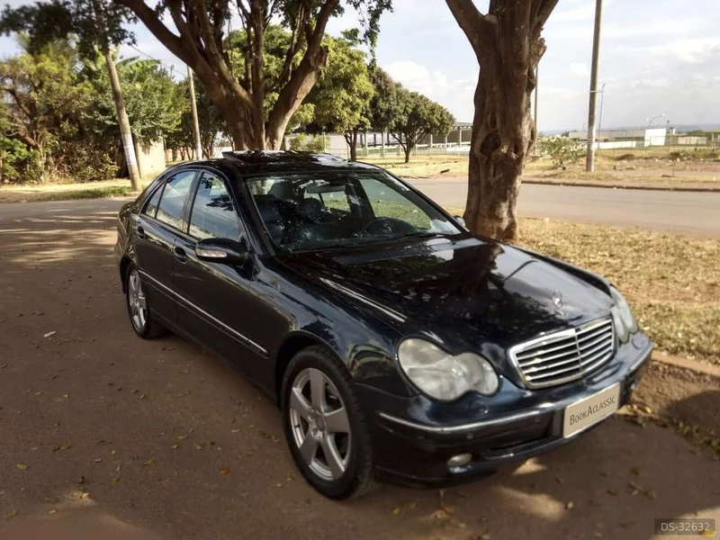 2002 Mercedes-Benz C320 V6 in Brasília