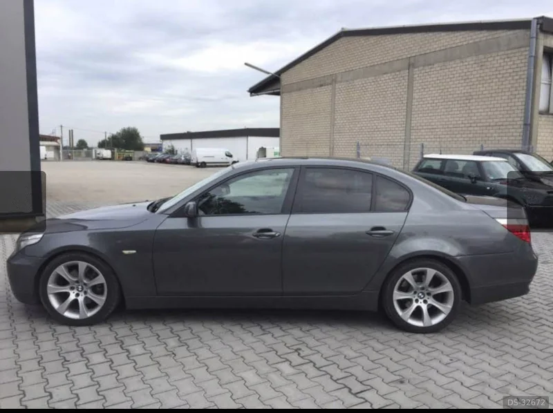 2004 BMW 530