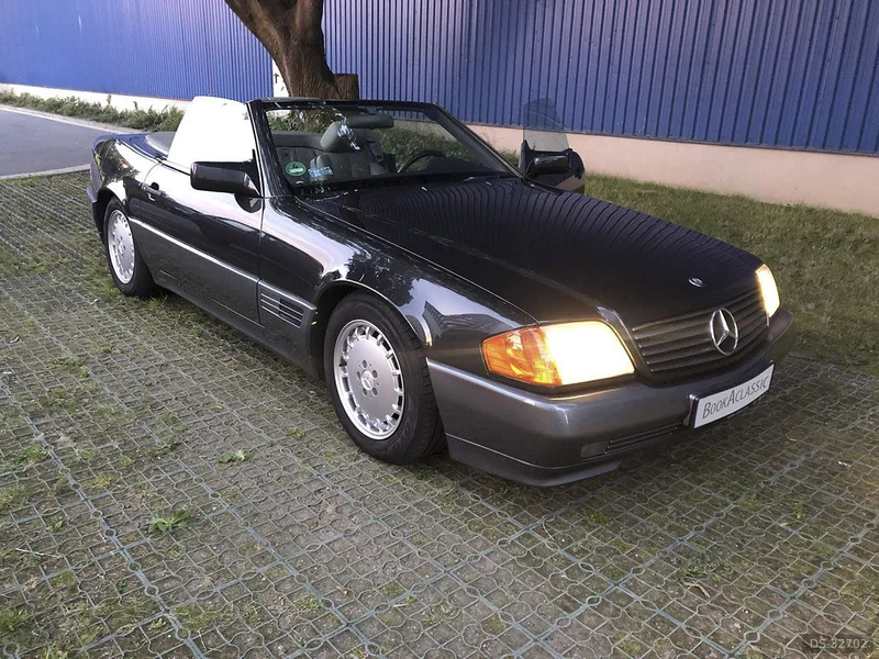 1991 Mercedes-Benz SL300 in Gdansk 2