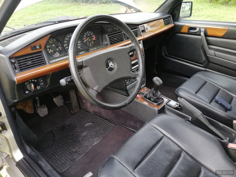 1987 Mercedes-Benz 190 in Napoli 14