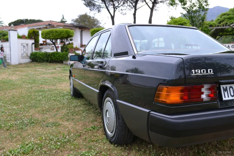 1990 Mercedes-Benz 190 in Napoli 10