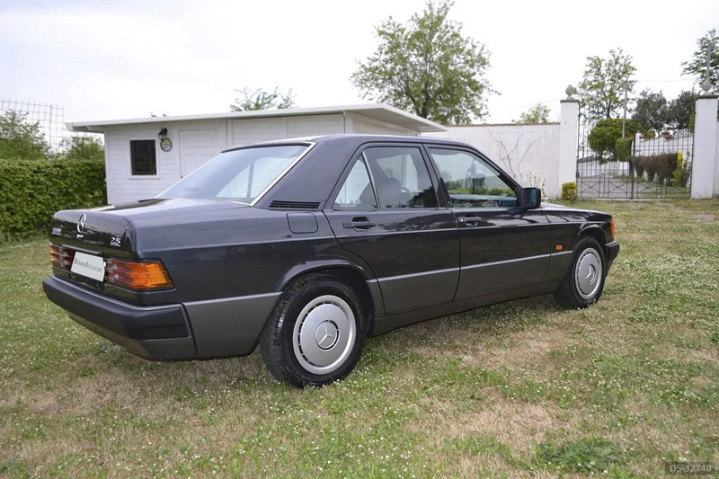 1990 Mercedes-Benz 190 in Napoli 6