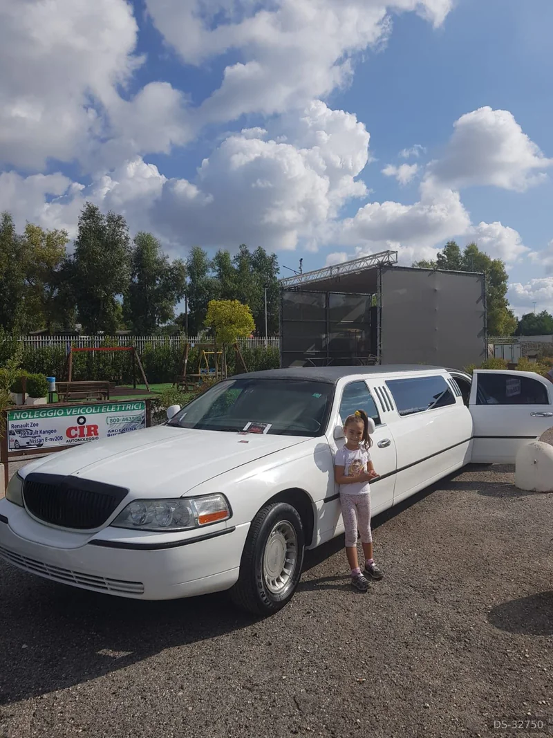 1999 Lincoln Towncar limo in Guidonia