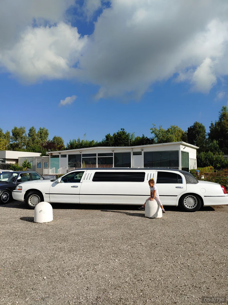 1999 Lincoln Towncar limo in Guidonia 2
