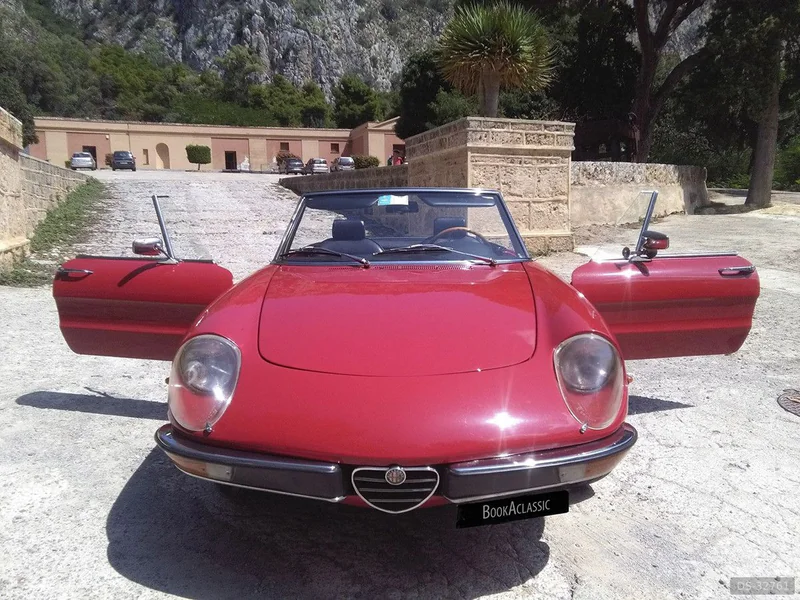 1970 Alfa Romeo Duetto in Palermo 2