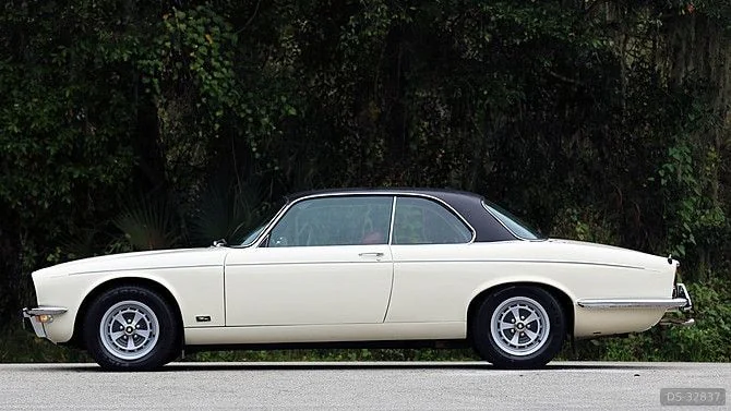 1976 Jaguar XJC V12 in Ilford 10