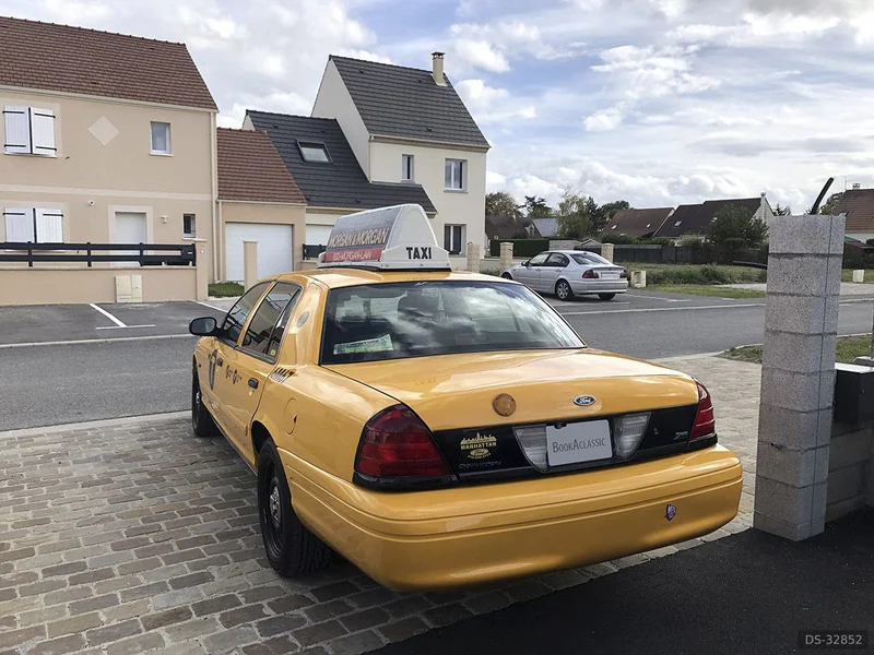2011 Ford Crown Victoria in Claye Souilly 2