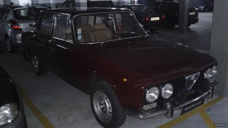 1973 Alfa Romeo 2000 Berlina in Porto 3