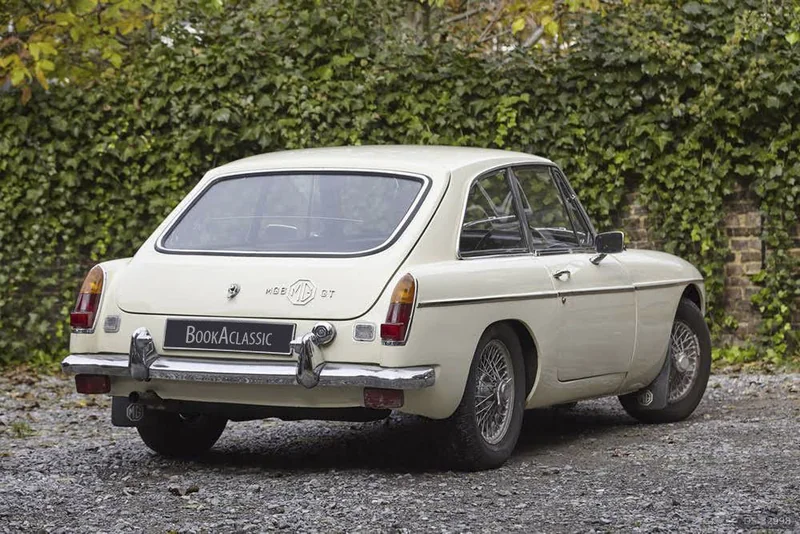 1969 MG B GT in London 4