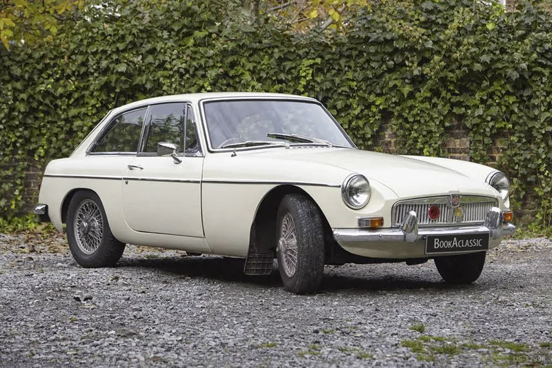 1969 MG B GT in London 2
