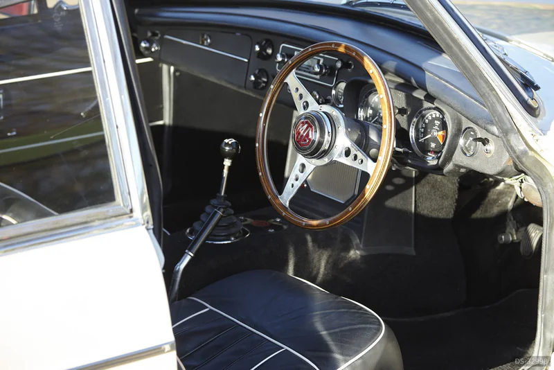 1969 MG B GT in London 9