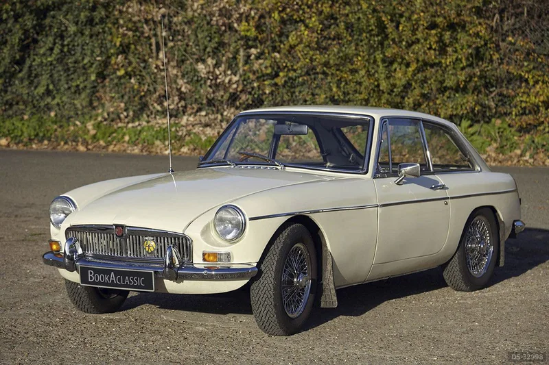 1969 MG B GT in London 7