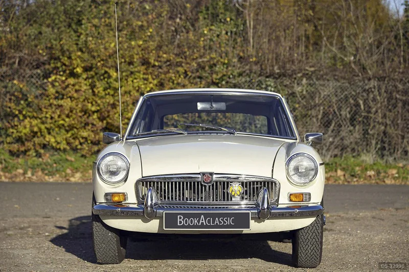 1969 MG B GT in London 5