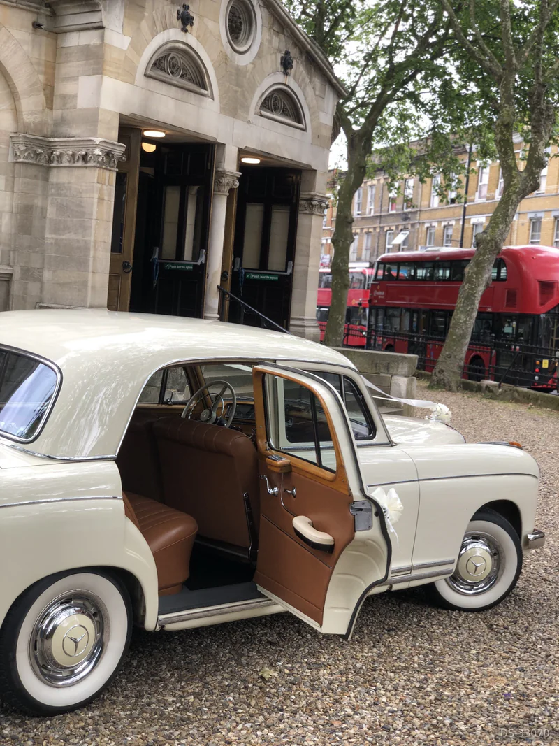 1959 Mercedes-Benz 220s in Banbury 3