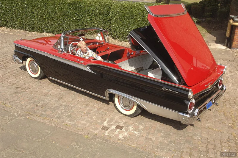 1959 Ford Fairlane 500 Galaxie Skyliner in Leicester 2