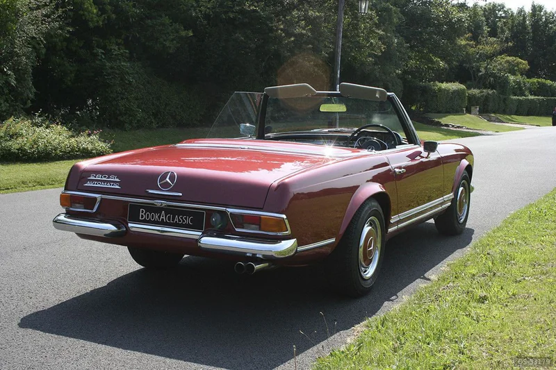 1969 Mercedes-Benz 280 SL Pagoda in Coulsdon 4