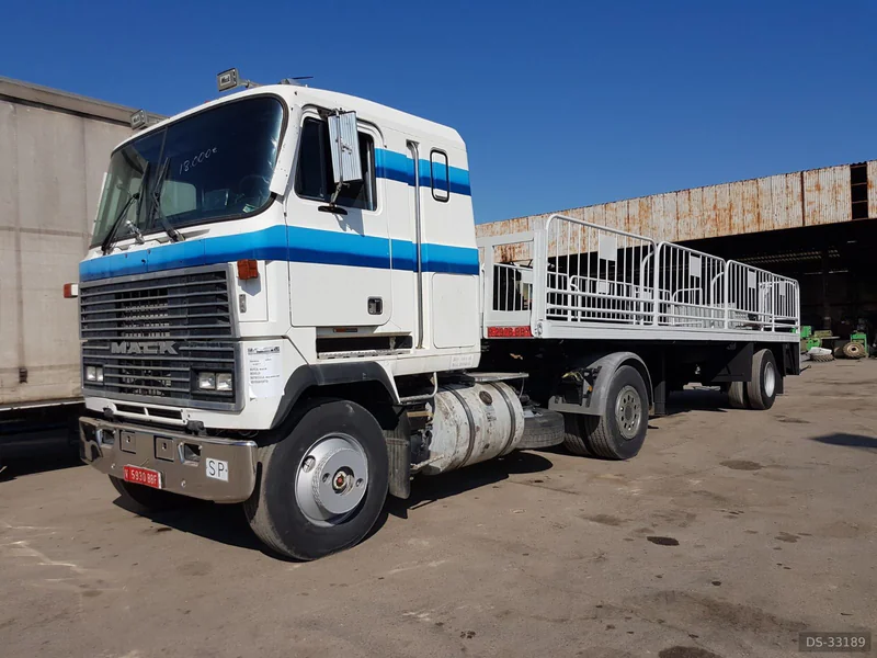1992 Mack Americano in Vilafranca Del Penedés