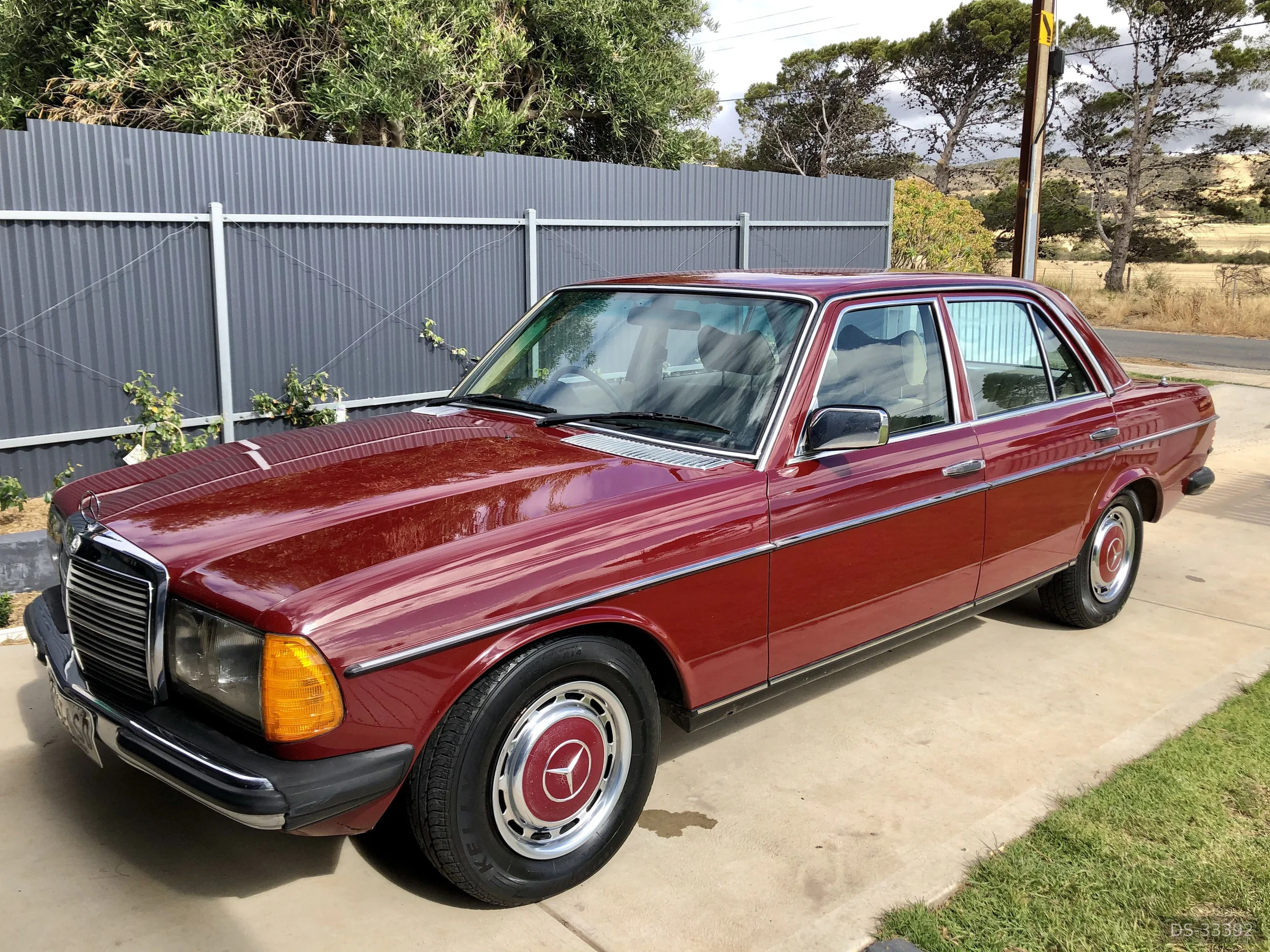1976 Mercedes-Benz 230