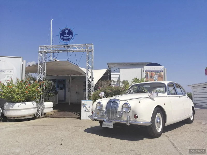 1971 Jaguar Daimler 250 V8 in Formia 2