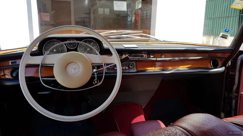 1968 Mercedes-Benz 280se in Leça Da Palmeira 6