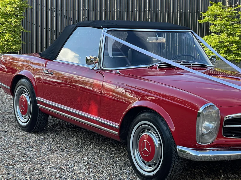 1965 Mercedes-Benz 280SL in London 1