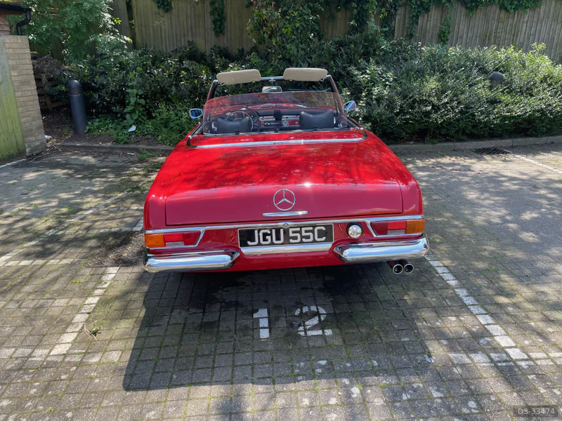 1965 Mercedes-Benz 280SL in London 9