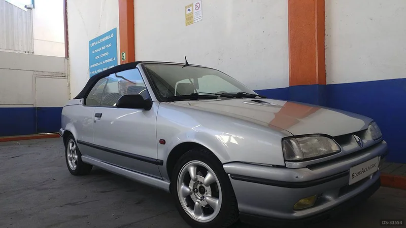 1992 Renault 19 Cabriolet in Madrid 3