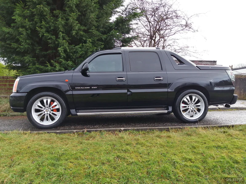 2003 Cadillac Escalade in Glasgow 3