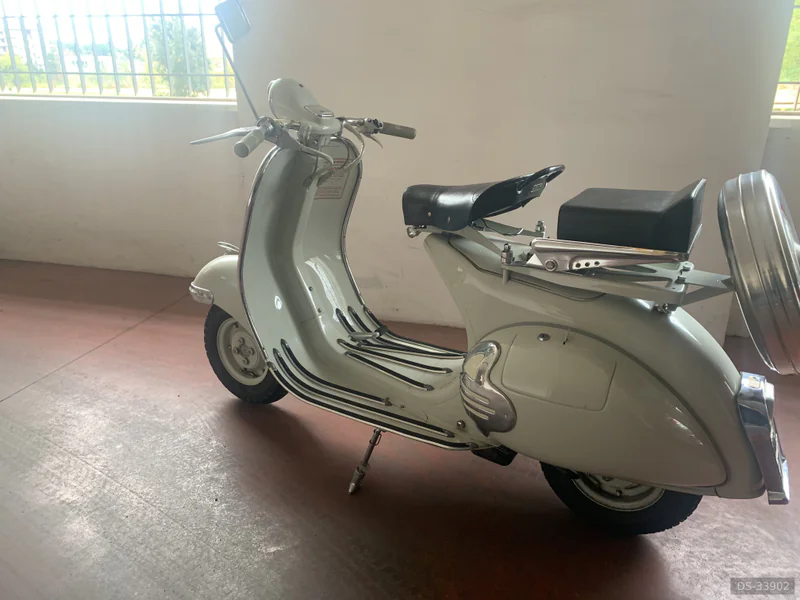 1957 Vespa Piaggio Struzzo in Roma 2
