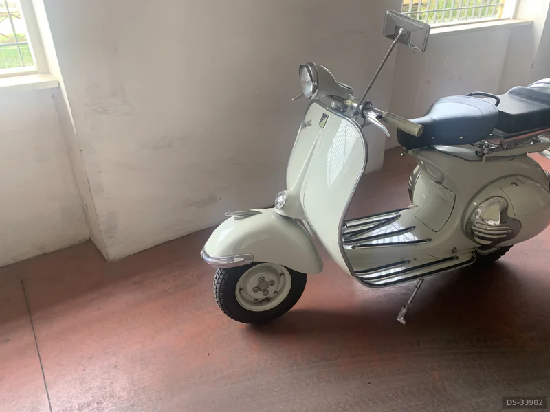 1957 Vespa Piaggio Struzzo in Roma 5