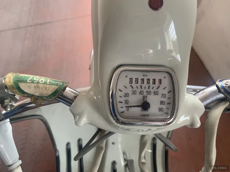 1957 Vespa Piaggio Struzzo in Roma 7