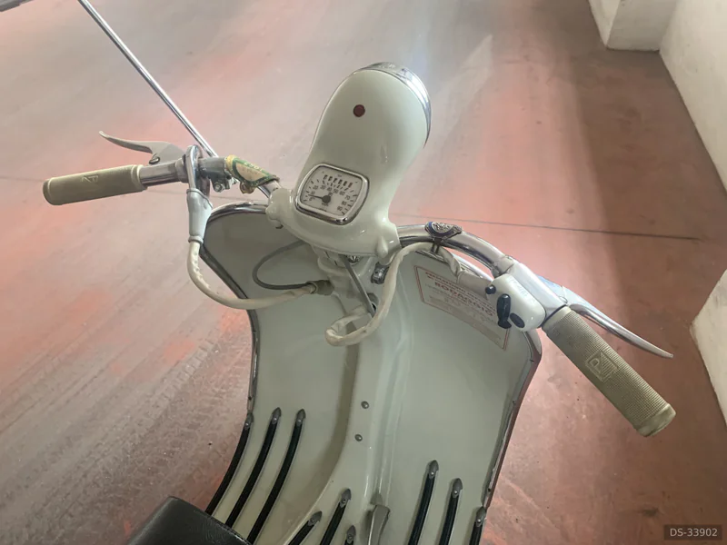 1957 Vespa Piaggio Struzzo in Roma 10
