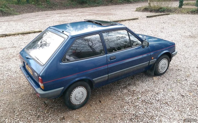 1988 Ford Fiesta in London 9