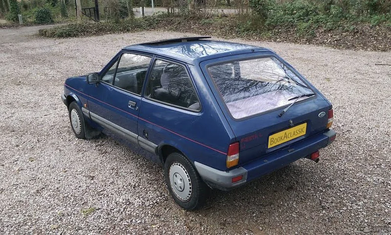 1988 Ford Fiesta in London 10