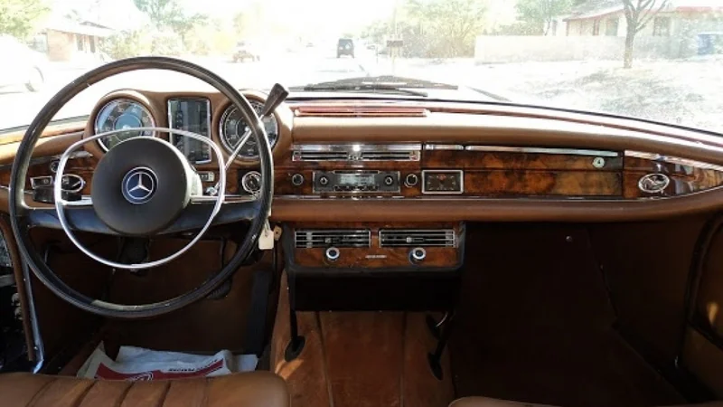 1969 Mercedes-Benz 280SE in Oceanside 3