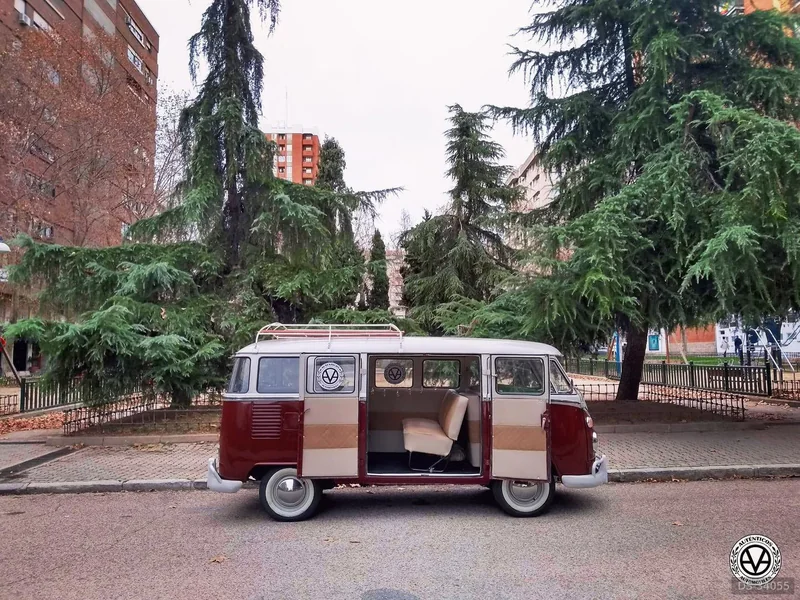 1975 Volkswagen T1 in Madrid 4