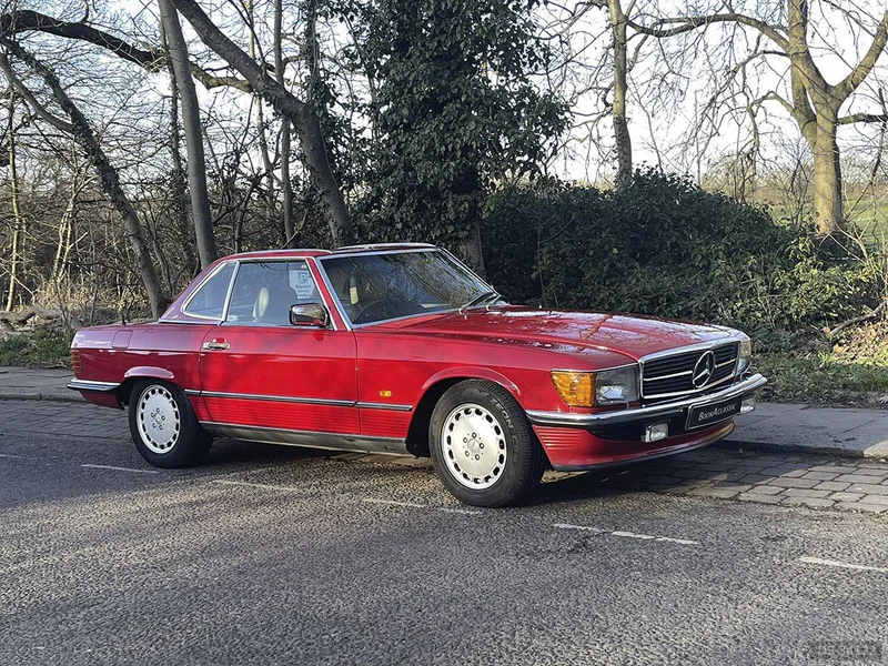 1989 Mercedes-Benz 300SL R107 in London 5
