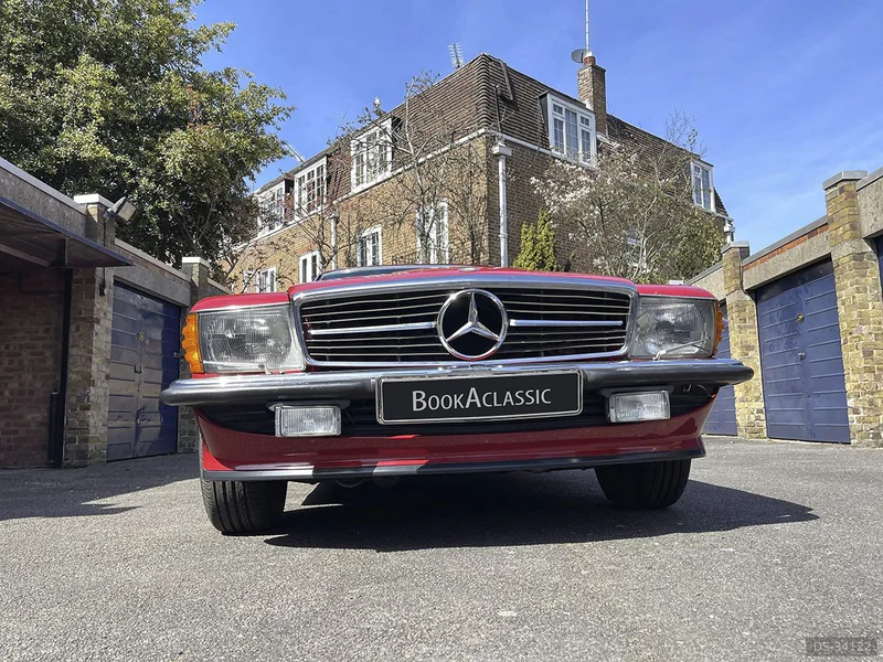 1989 Mercedes-Benz 300SL R107 in London 2