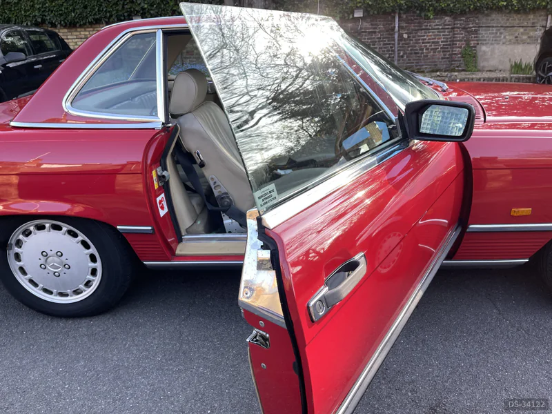 1989 Mercedes-Benz 300SL R107 in London 10