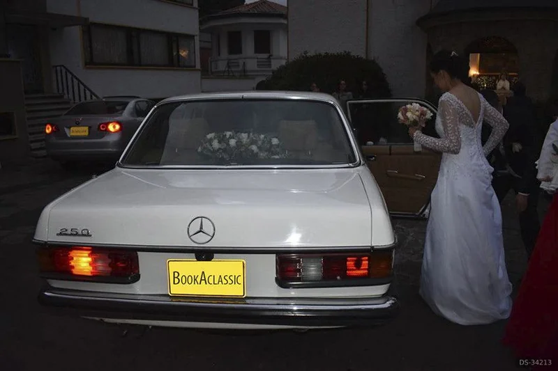 1982 Mercedes-Benz 250 in Bogota 7