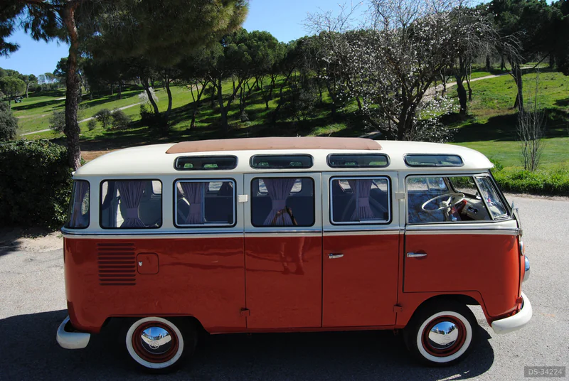 1974 Volkswagen T1 Combi in Madrid 4