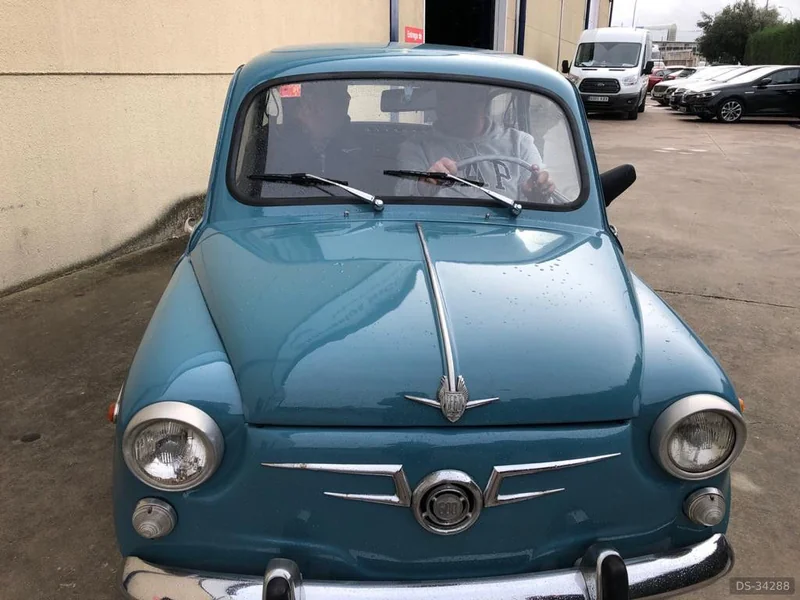 1969 Seat 600 in Madrid 6