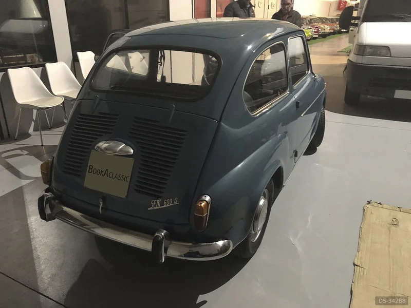 1969 Seat 600 in Madrid 5