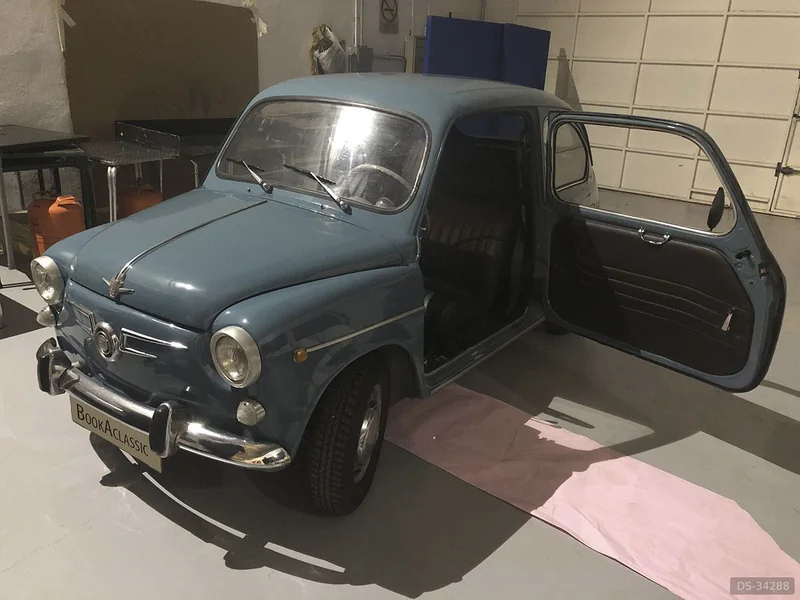 1969 Seat 600 in Madrid 3