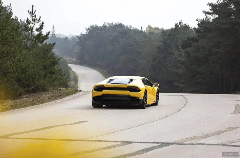 2016 Lamborghini Huracan in Cardiff 4