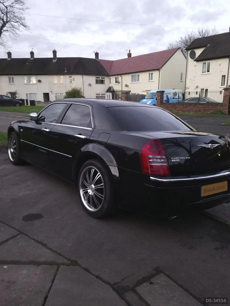 2009 Chrysler 300c in Manchester 8