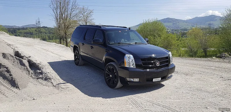 2010 Cadillac Escalade in Uznach 4