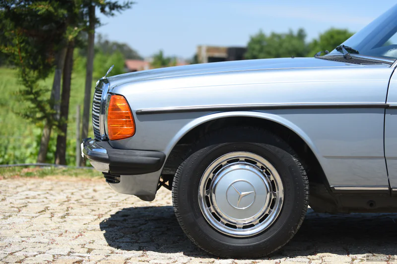 1982 Mercedes-Benz 200e in Vila Meã, Amarante 4