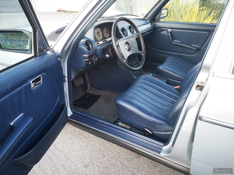 1982 Mercedes-Benz 200e in Vila Meã, Amarante 9
