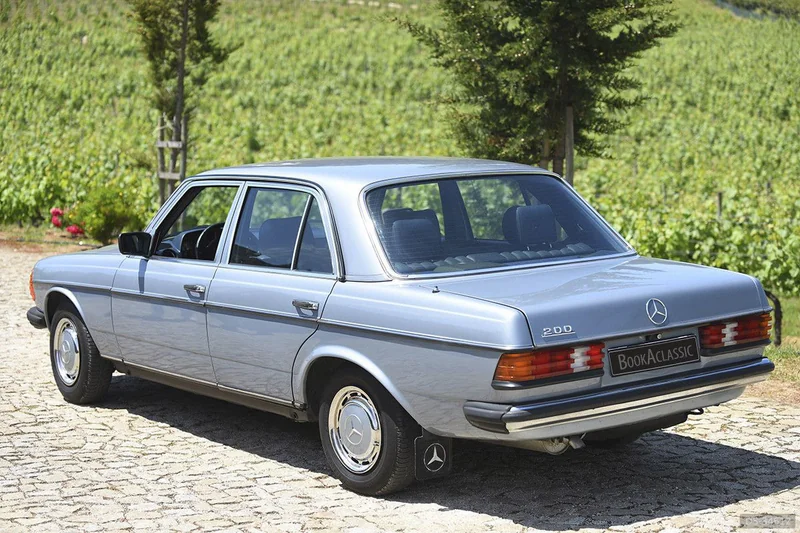 1982 Mercedes-Benz 200e in Vila Meã, Amarante 3
